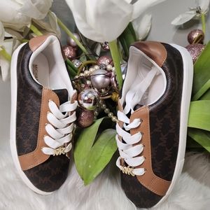 Michael Kors  Sneaker size:5Youth/Women6.5 new